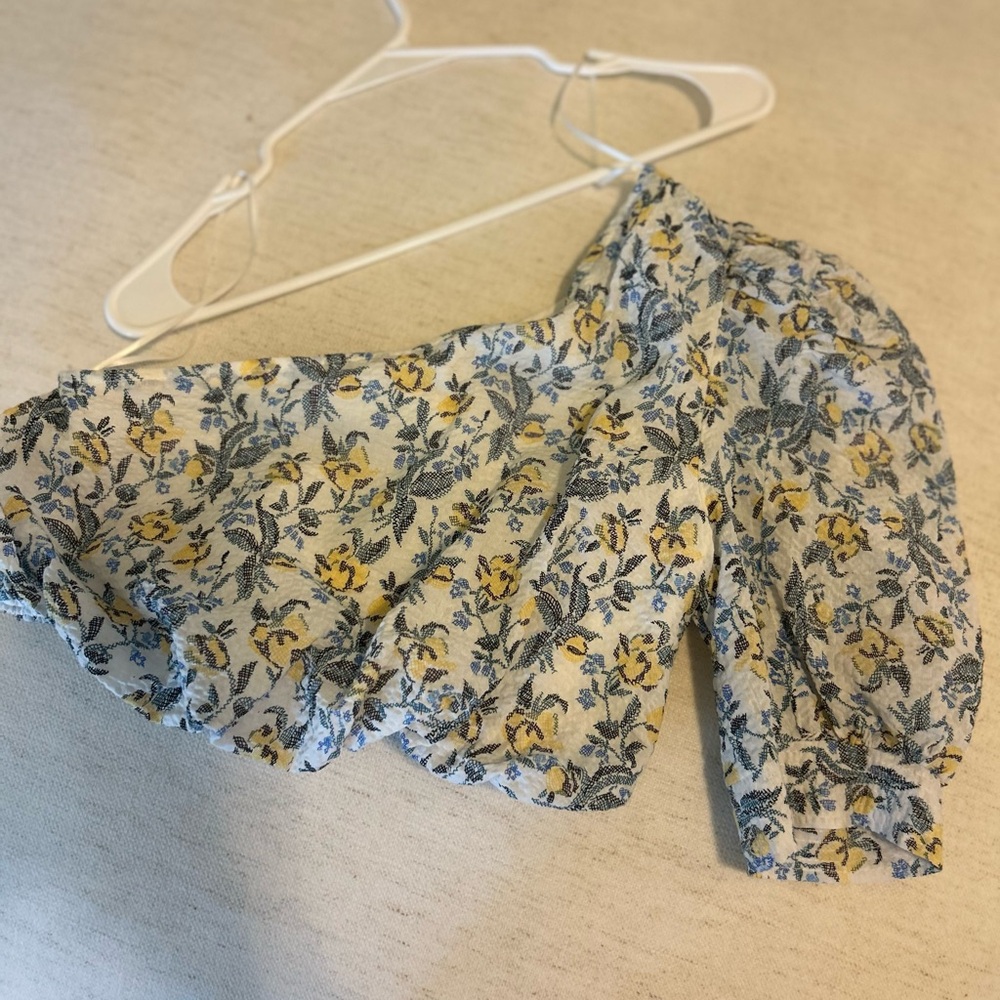 En Saison Floral One-Shoulder Top